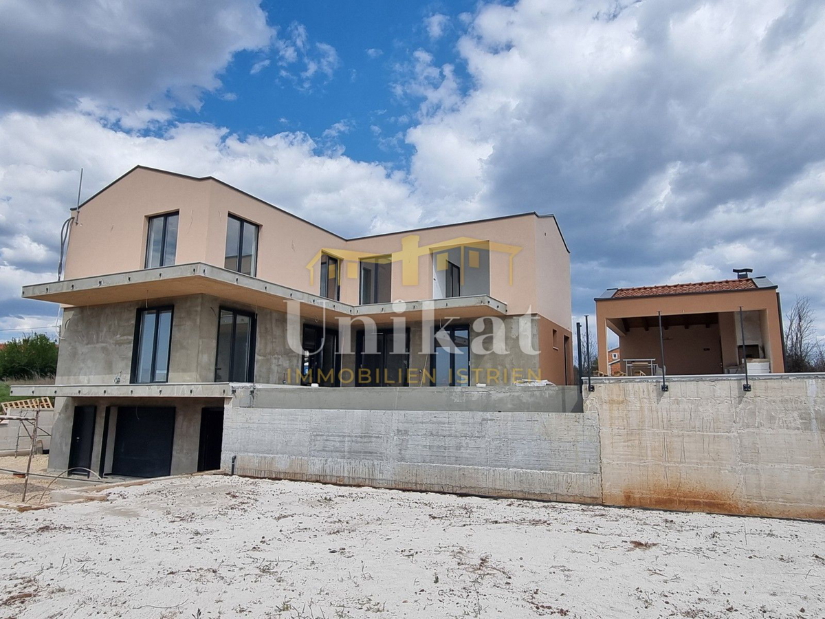 Casa nei dintorni di Višnjan - 4 camere da letto e piscina